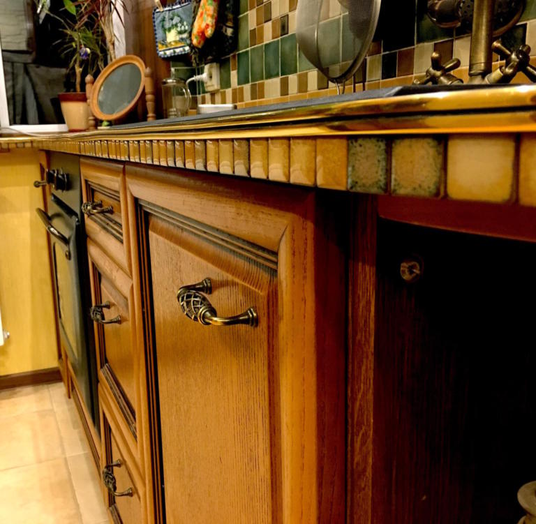Кухонный гарнитур из мебельного щита